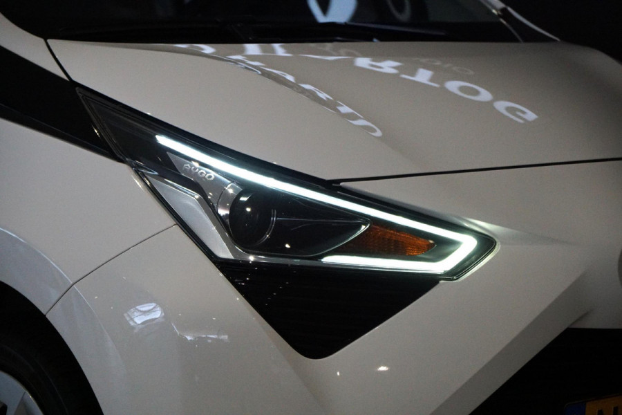 Toyota Aygo 1.0 VVT-i x-play Automaat + DEALER ONDERHOUDEN / CAMERA / APPLE CARPLAY