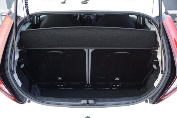 Toyota Aygo 1.0 VVT-i x-play Automaat + DEALER ONDERHOUDEN / CAMERA / APPLE CARPLAY