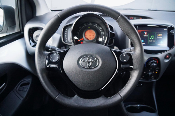 Toyota Aygo 1.0 VVT-i x-play Automaat + DEALER ONDERHOUDEN / CAMERA / APPLE CARPLAY