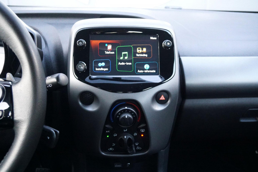 Toyota Aygo 1.0 VVT-i x-play Automaat + DEALER ONDERHOUDEN / CAMERA / APPLE CARPLAY