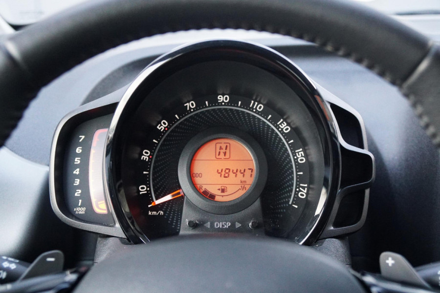 Toyota Aygo 1.0 VVT-i x-play Automaat + DEALER ONDERHOUDEN / CAMERA / APPLE CARPLAY