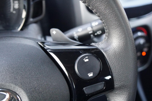 Toyota Aygo 1.0 VVT-i x-play Automaat + DEALER ONDERHOUDEN / CAMERA / APPLE CARPLAY