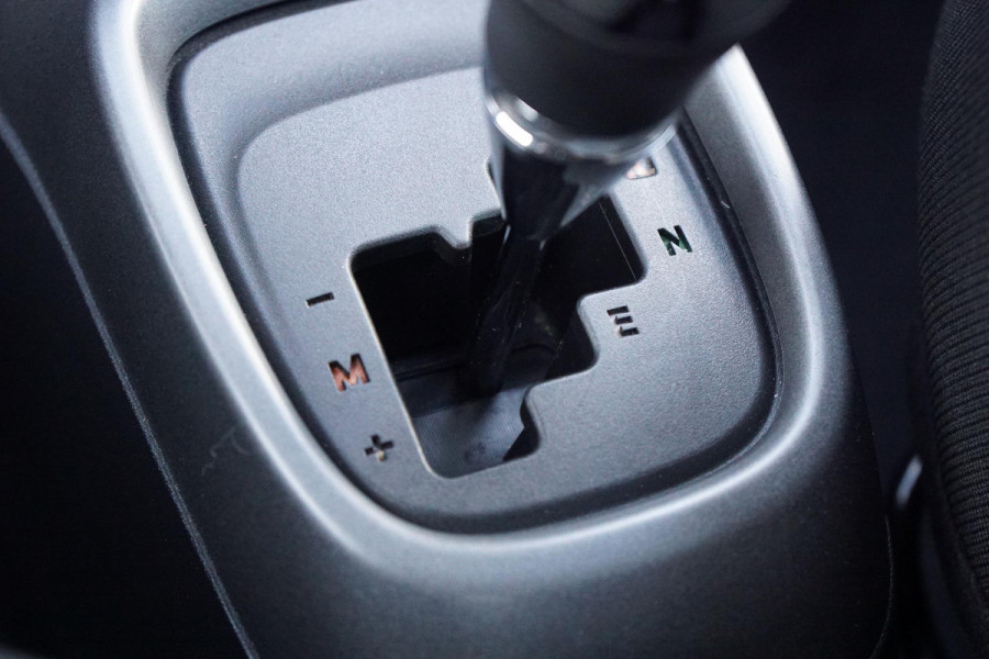 Toyota Aygo 1.0 VVT-i x-play Automaat + DEALER ONDERHOUDEN / CAMERA / APPLE CARPLAY