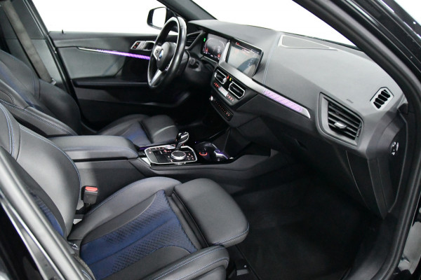 BMW 1-serie 118i High Executive, Pano, Sfeerverlichting, Applecarplay