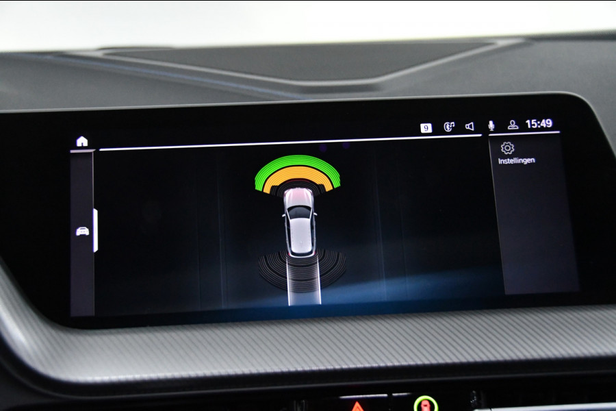 BMW 1-serie 118i High Executive, Pano, Sfeerverlichting, Applecarplay