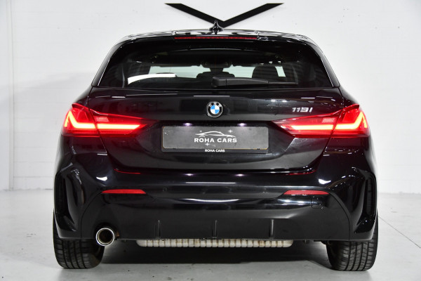 BMW 1-serie 118i High Executive, Pano, Sfeerverlichting, Applecarplay