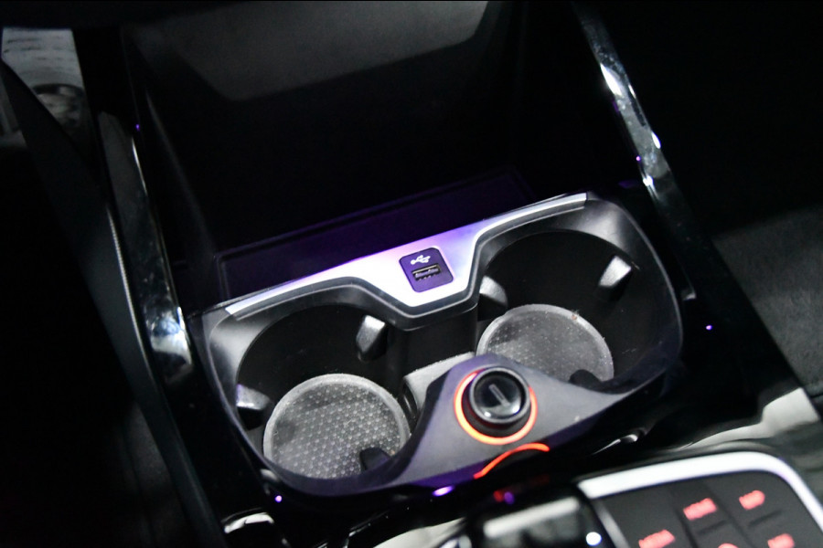 BMW 1-serie 118i High Executive, Pano, Sfeerverlichting, Applecarplay