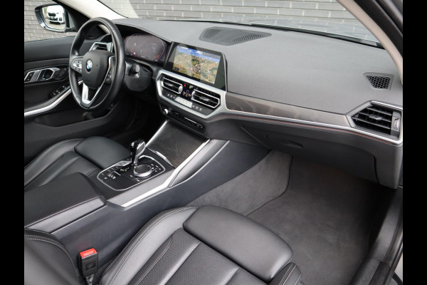 BMW 3 Serie Touring 318i Executive Luxury Line Automaat / Live Cockpit Professional / Trekhaak / Elektrisch Verstelbare Sportstoelen / LED / 18 Inch / Leder / Hifi / Chrome Line / DAB / Parkeersensoren voor+achter