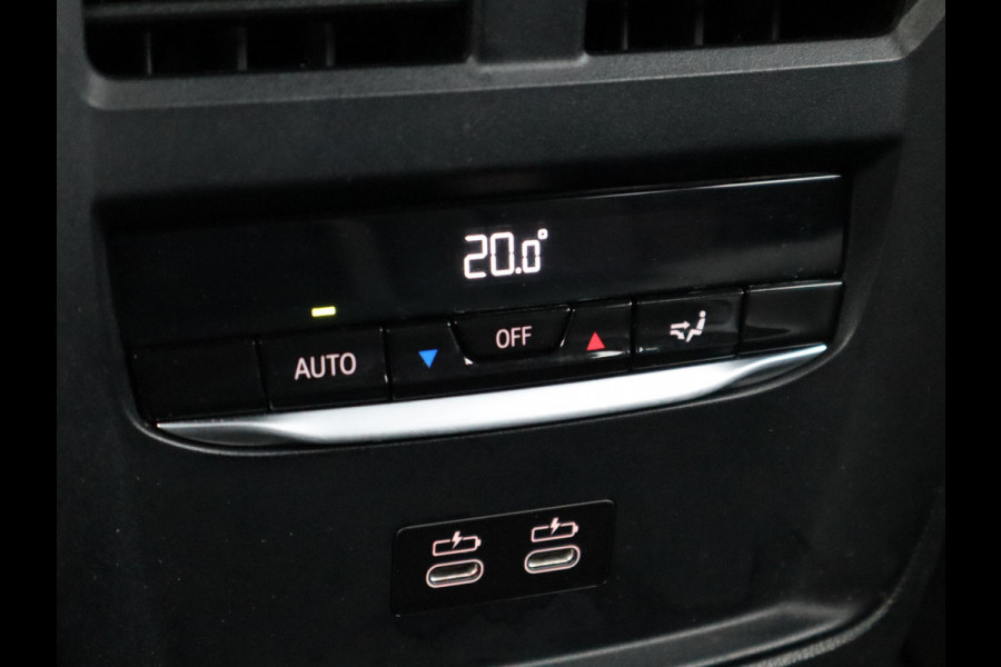 BMW 3 Serie Touring 318i Executive Luxury Line Automaat / Live Cockpit Professional / Trekhaak / Elektrisch Verstelbare Sportstoelen / LED / 18 Inch / Leder / Hifi / Chrome Line / DAB / Parkeersensoren voor+achter