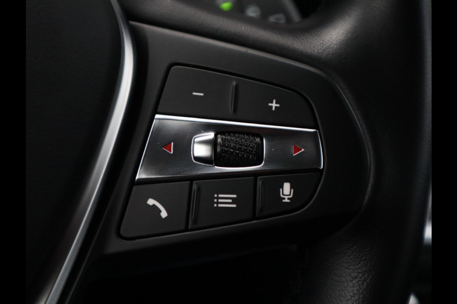 BMW 3 Serie Touring 318i Executive Luxury Line Automaat / Live Cockpit Professional / Trekhaak / Elektrisch Verstelbare Sportstoelen / LED / 18 Inch / Leder / Hifi / Chrome Line / DAB / Parkeersensoren voor+achter