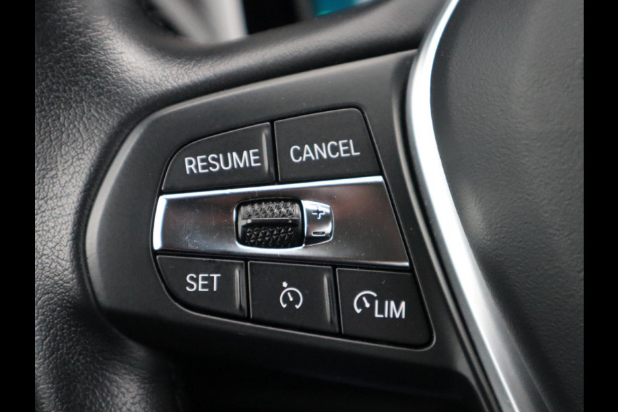 BMW 3 Serie Touring 318i Executive Luxury Line Automaat / Live Cockpit Professional / Trekhaak / Elektrisch Verstelbare Sportstoelen / LED / 18 Inch / Leder / Hifi / Chrome Line / DAB / Parkeersensoren voor+achter