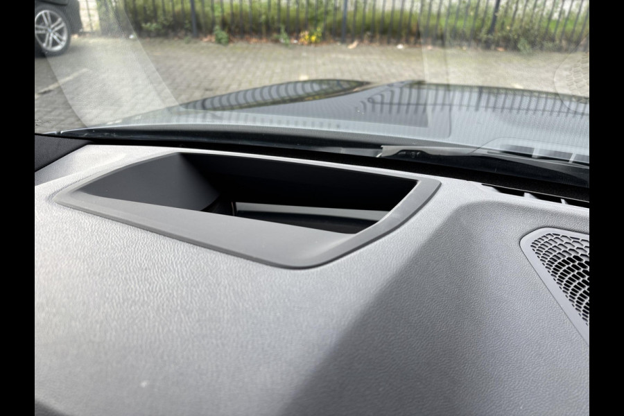 BMW 3 Serie Touring 330e High Executive M Sport Pakket Automaat / Panoramadak / Live Cockpit Professional / Stoelverwarming / Laser Light / 20" / M Performance Pack / Head-Up Display / Shadow Line / Extra Getint Glas