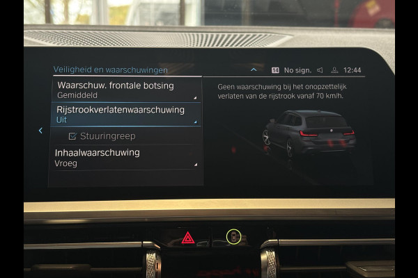 BMW 3 Serie Touring 330e High Executive M Sport Pakket Automaat / Panoramadak / Live Cockpit Professional / Stoelverwarming / Laser Light / 20" / M Performance Pack / Head-Up Display / Shadow Line / Extra Getint Glas