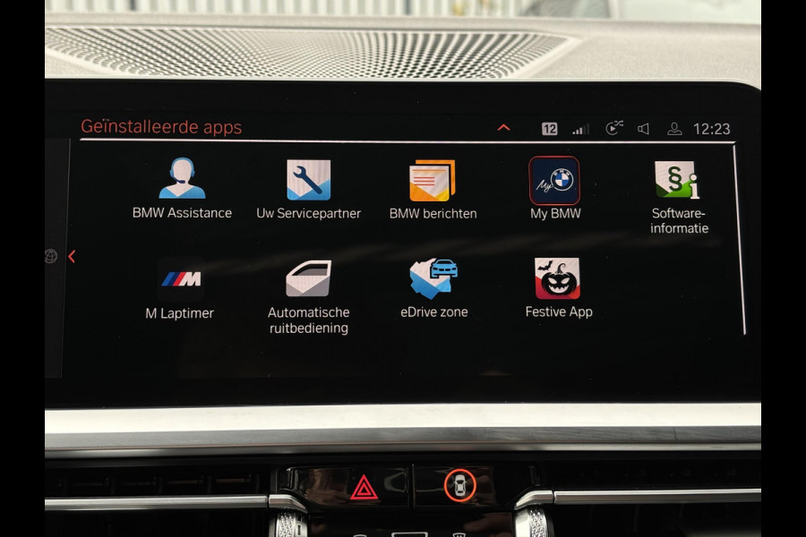 BMW 3 Serie Touring 330e High Executive M Sport Pakket Automaat / Panoramadak / Live Cockpit Professional / Stoelverwarming / Laser Light / 20" / M Performance Pack / Head-Up Display / Shadow Line / Extra Getint Glas