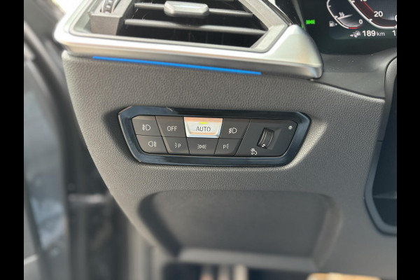 BMW 3 Serie Touring 330e High Executive M Sport Pakket Automaat / Panoramadak / Live Cockpit Professional / Stoelverwarming / Laser Light / 20" / M Performance Pack / Head-Up Display / Shadow Line / Extra Getint Glas