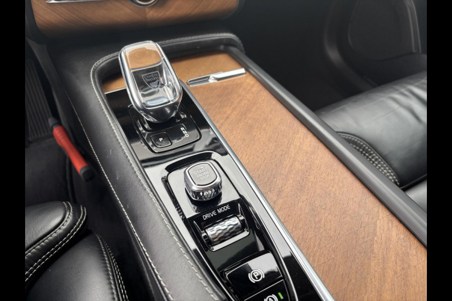 Volvo XC90 2.0 T8 Twin Engine AWD Inscription Automaat / 7 Persoons / Panoramadak / Harman Kardon / Comfortstoelen / Trekhaak / 20 Inch / Stoelverwarming / Achteruitrijcamera / LED / Elektrisch Verstelbare Stoelen