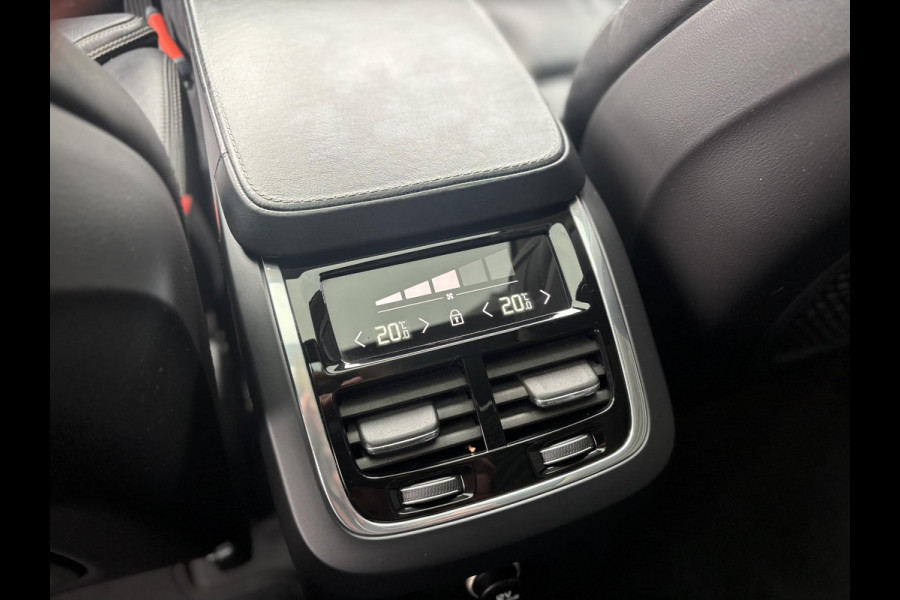 Volvo XC90 2.0 T8 Twin Engine AWD Inscription Automaat / 7 Persoons / Panoramadak / Harman Kardon / Comfortstoelen / Trekhaak / 20 Inch / Stoelverwarming / Achteruitrijcamera / LED / Elektrisch Verstelbare Stoelen