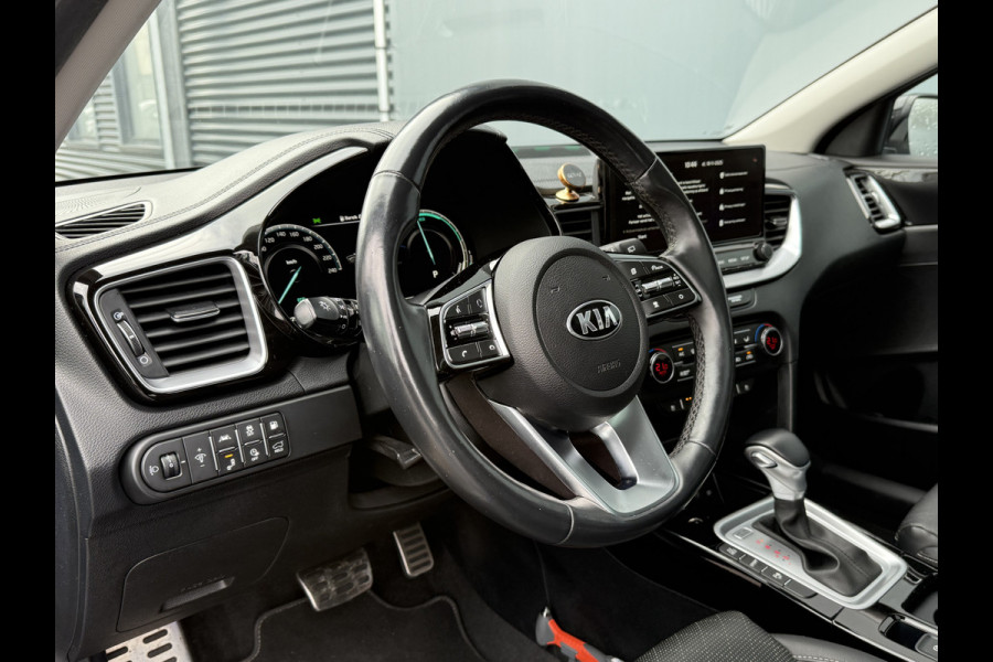 Kia Xceed BWJ 2021 | 1.6 GDi PHEV 141PK ExecutiveLine | TREKHAAK | PANO | LEER | 18'' LMV | CAMERA | STOELVERW | ACHTERBANK VERW | CARPLAY |