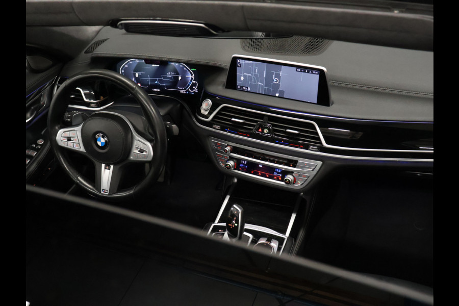 BMW 7 Serie 745e High Executive M Sport [SCHUIFKANTELDAK, HARMAN/KARDON, APPLE CARPLAY, ANDROID, ELEKTRISCH VERSTELBARE STOELEN V+A, STOELMASSAGE V+A, LUCHTVERING, 360 CAMERA, HEAD-UP, STUURVERWARMING, STOELVERWARMING, NIEUWSTAAT]