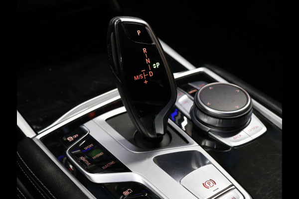 BMW 7 Serie 745e High Executive M Sport [SCHUIFKANTELDAK, HARMAN/KARDON, APPLE CARPLAY, ANDROID, ELEKTRISCH VERSTELBARE STOELEN V+A, STOELMASSAGE V+A, LUCHTVERING, 360 CAMERA, HEAD-UP, STUURVERWARMING, STOELVERWARMING, NIEUWSTAAT]