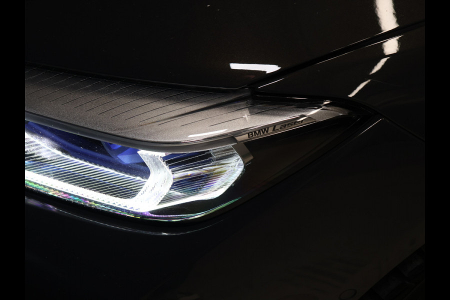 BMW 7 Serie 745e High Executive M Sport [SCHUIFKANTELDAK, HARMAN/KARDON, APPLE CARPLAY, ANDROID, ELEKTRISCH VERSTELBARE STOELEN V+A, STOELMASSAGE V+A, LUCHTVERING, 360 CAMERA, HEAD-UP, STUURVERWARMING, STOELVERWARMING, NIEUWSTAAT]