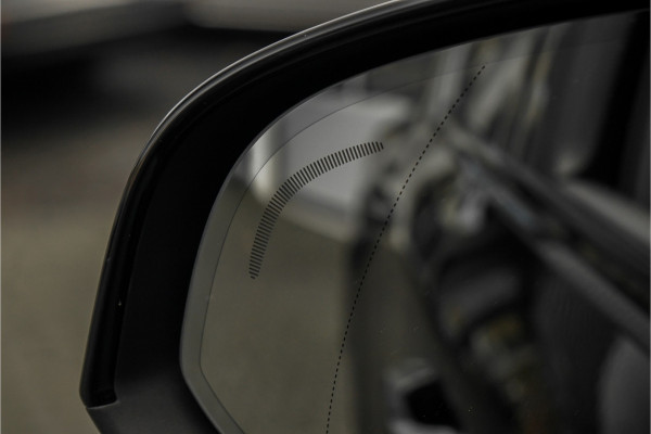 Volvo XC40 2.0 T4 R-Design Trekhaak Camera 19"