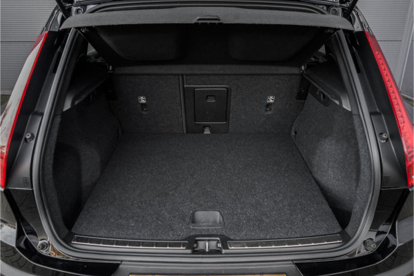 Volvo XC40 2.0 T4 R-Design Trekhaak Camera 19"