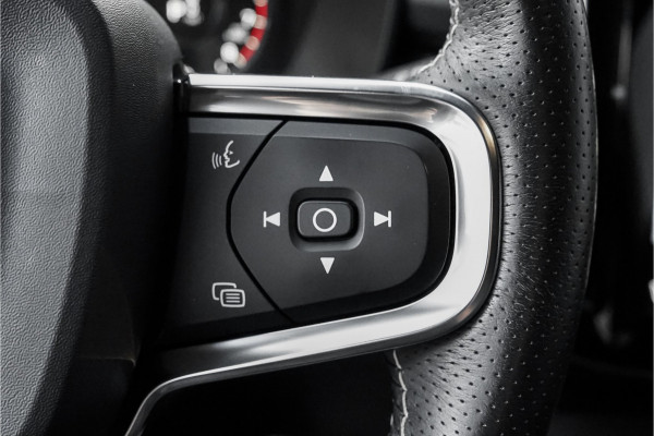 Volvo XC40 2.0 T4 R-Design Trekhaak Camera 19"