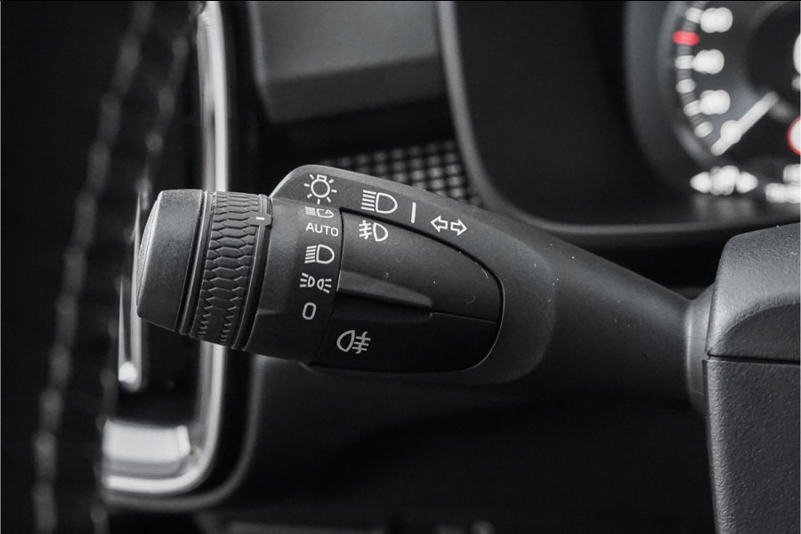 Volvo XC40 2.0 T4 R-Design Trekhaak Camera 19"