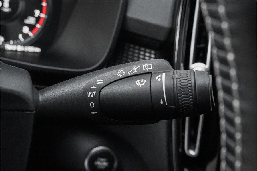 Volvo XC40 2.0 T4 R-Design Trekhaak Camera 19"