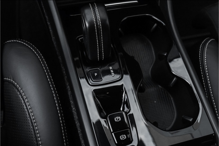 Volvo XC40 2.0 T4 R-Design Trekhaak Camera 19"