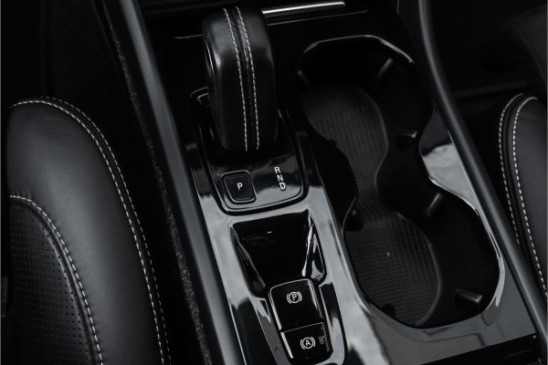 Volvo XC40 2.0 T4 R-Design Trekhaak Camera 19"
