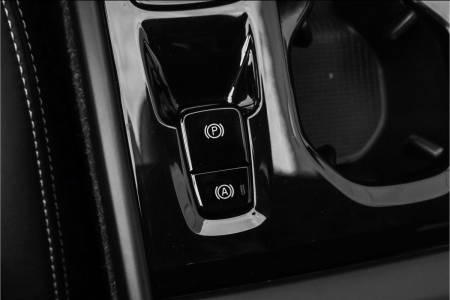 Volvo XC40 2.0 T4 R-Design Trekhaak Camera 19"