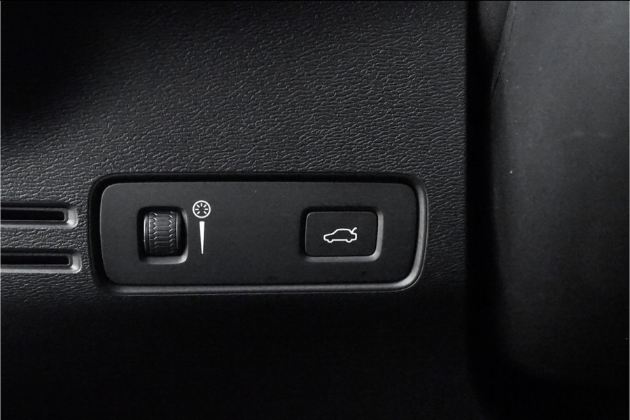 Volvo XC40 2.0 T4 R-Design Trekhaak Camera 19"