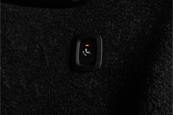 Volvo XC40 2.0 T4 R-Design Trekhaak Camera 19"