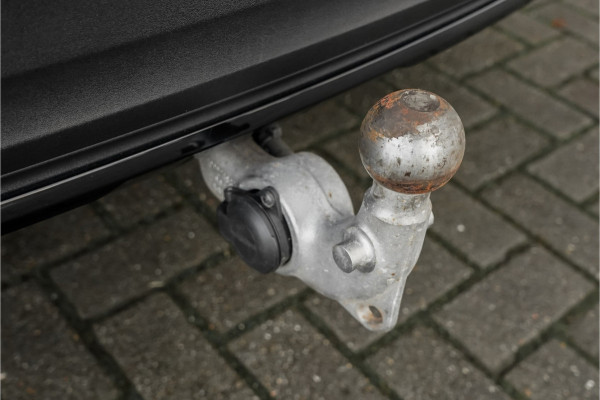 Volvo XC40 2.0 T4 R-Design Trekhaak Camera 19"