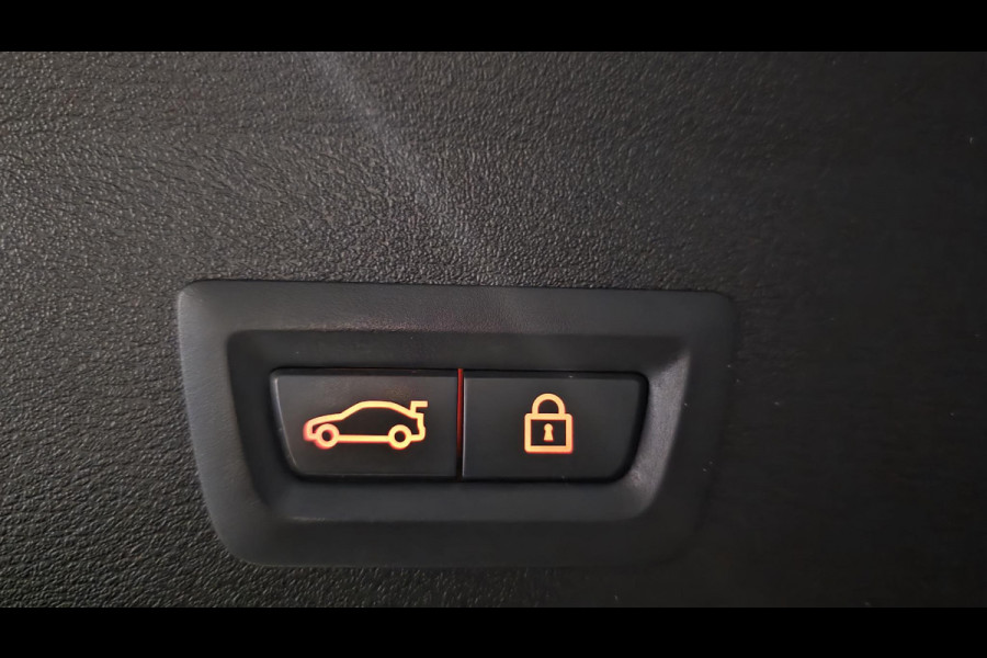 BMW X1 xDrive20i Executive | Panorama | Hud | Sfeer | Camera