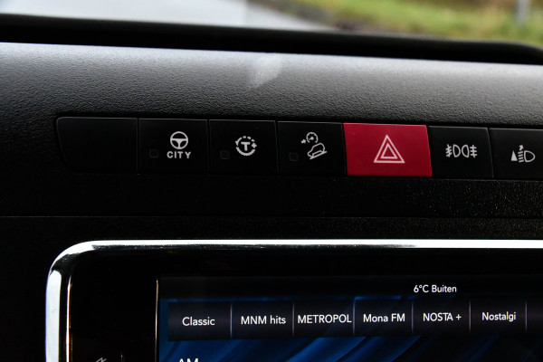 Iveco Daily 35C14V 2.3 352 H2 PB Edition Adaptieve Cruise, 3500kg Trekhaak, Camera, Carplay, Automaat, LED, Multimedia, NAVI, Uniek!