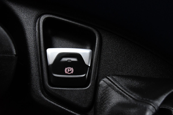 Iveco Daily 35C14V 2.3 352 H2 PB Edition Adaptieve Cruise, 3500kg Trekhaak, Camera, Carplay, Automaat, LED, Multimedia, NAVI, Uniek!