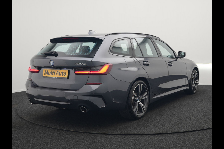 BMW 3 Serie Touring 320e M Sport Plug In Hybrid 204pk Dealer O.H. PHEV | Trekhaak Af Fabriek | Panodak | Camera | Adaptief Onderstel | 19"L.M | Alcantara Sportstoelen Memory & Verwarmd | Sfeerverlichting | Apple Carplay | Keyless | Navigatie | DAB |