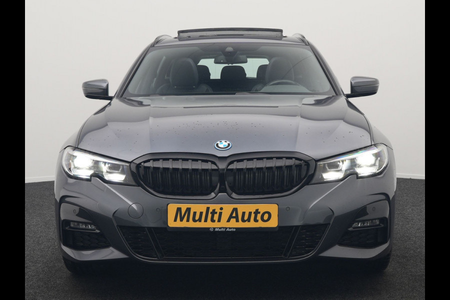 BMW 3 Serie Touring 320e M Sport Plug In Hybrid 204pk Dealer O.H. PHEV | Trekhaak Af Fabriek | Panodak | Camera | Adaptief Onderstel | 19"L.M | Alcantara Sportstoelen Memory & Verwarmd | Sfeerverlichting | Apple Carplay | Keyless | Navigatie | DAB |