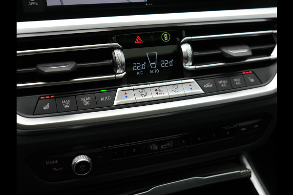 BMW 3 Serie Touring 320e M Sport Plug In Hybrid 204pk Dealer O.H. PHEV | Trekhaak Af Fabriek | Panodak | Camera | Adaptief Onderstel | 19"L.M | Alcantara Sportstoelen Memory & Verwarmd | Sfeerverlichting | Apple Carplay | Keyless | Navigatie | DAB |