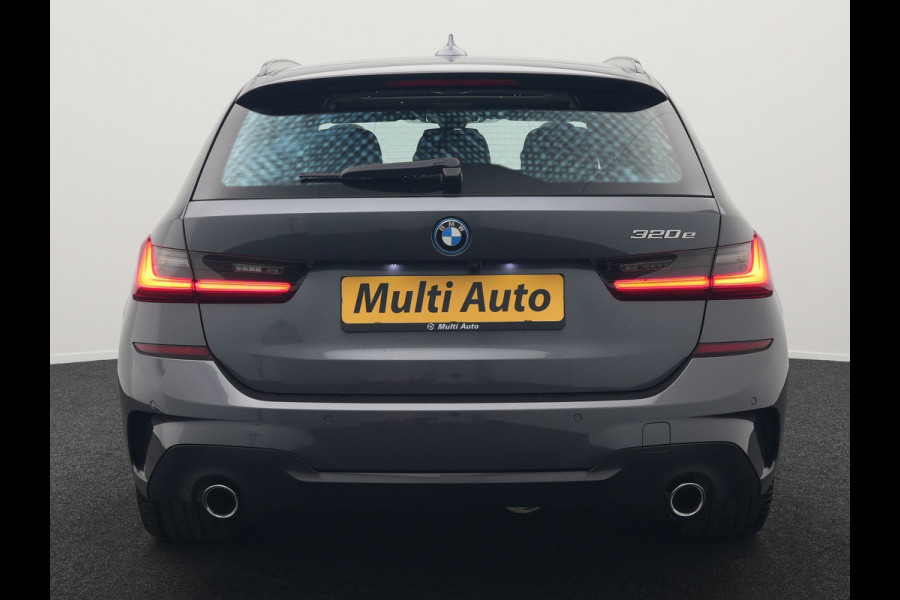 BMW 3 Serie Touring 320e M Sport Plug In Hybrid 204pk Dealer O.H. PHEV | Trekhaak Af Fabriek | Panodak | Camera | Adaptief Onderstel | 19"L.M | Alcantara Sportstoelen Memory & Verwarmd | Sfeerverlichting | Apple Carplay | Keyless | Navigatie | DAB |