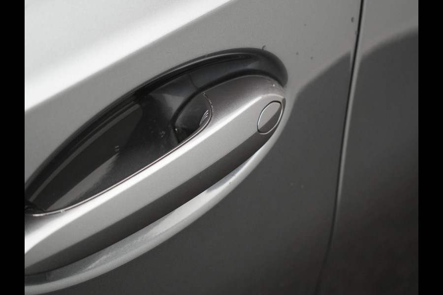 BMW 3 Serie Touring 320e M Sport Plug In Hybrid 204pk Dealer O.H. PHEV | Trekhaak Af Fabriek | Panodak | Camera | Adaptief Onderstel | 19"L.M | Alcantara Sportstoelen Memory & Verwarmd | Sfeerverlichting | Apple Carplay | Keyless | Navigatie | DAB |