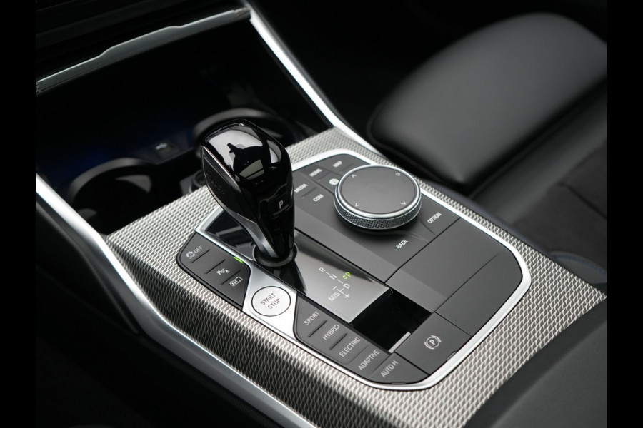 BMW 3 Serie Touring 320e M Sport Plug In Hybrid 204pk Dealer O.H. PHEV | Trekhaak Af Fabriek | Panodak | Camera | Adaptief Onderstel | 19"L.M | Alcantara Sportstoelen Memory & Verwarmd | Sfeerverlichting | Apple Carplay | Keyless | Navigatie | DAB |