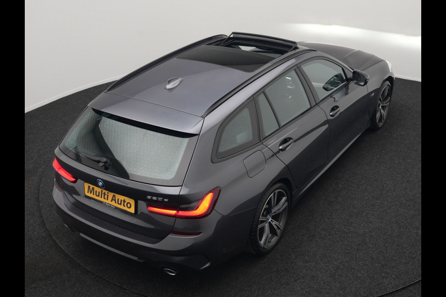 BMW 3 Serie Touring 320e M Sport Plug In Hybrid 204pk Dealer O.H. PHEV | Trekhaak Af Fabriek | Panodak | Camera | Adaptief Onderstel | 19"L.M | Alcantara Sportstoelen Memory & Verwarmd | Sfeerverlichting | Apple Carplay | Keyless | Navigatie | DAB |