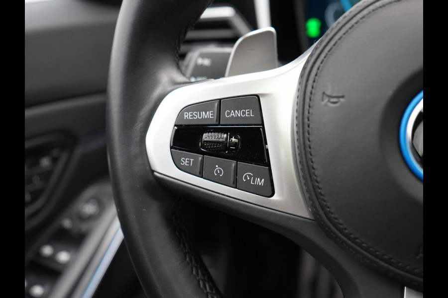 BMW 3 Serie Touring 320e M Sport Plug In Hybrid 204pk Dealer O.H. PHEV | Trekhaak Af Fabriek | Panodak | Camera | Adaptief Onderstel | 19"L.M | Alcantara Sportstoelen Memory & Verwarmd | Sfeerverlichting | Apple Carplay | Keyless | Navigatie | DAB |