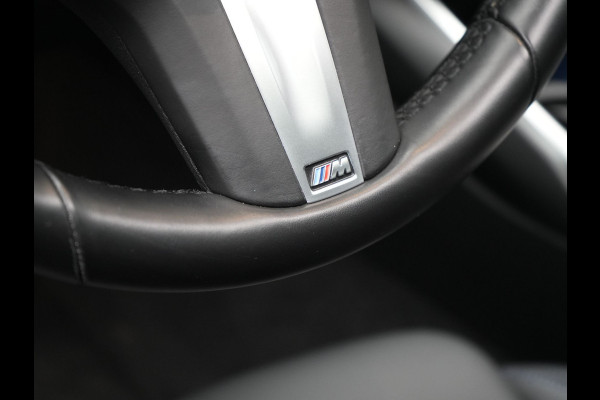 BMW 3 Serie Touring 320e M Sport Plug In Hybrid 204pk Dealer O.H. PHEV | Trekhaak Af Fabriek | Panodak | Camera | Adaptief Onderstel | 19"L.M | Alcantara Sportstoelen Memory & Verwarmd | Sfeerverlichting | Apple Carplay | Keyless | Navigatie | DAB |
