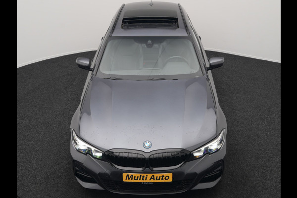 BMW 3 Serie Touring 320e M Sport Plug In Hybrid 204pk Dealer O.H. PHEV | Trekhaak Af Fabriek | Panodak | Camera | Adaptief Onderstel | 19"L.M | Alcantara Sportstoelen Memory & Verwarmd | Sfeerverlichting | Apple Carplay | Keyless | Navigatie | DAB |