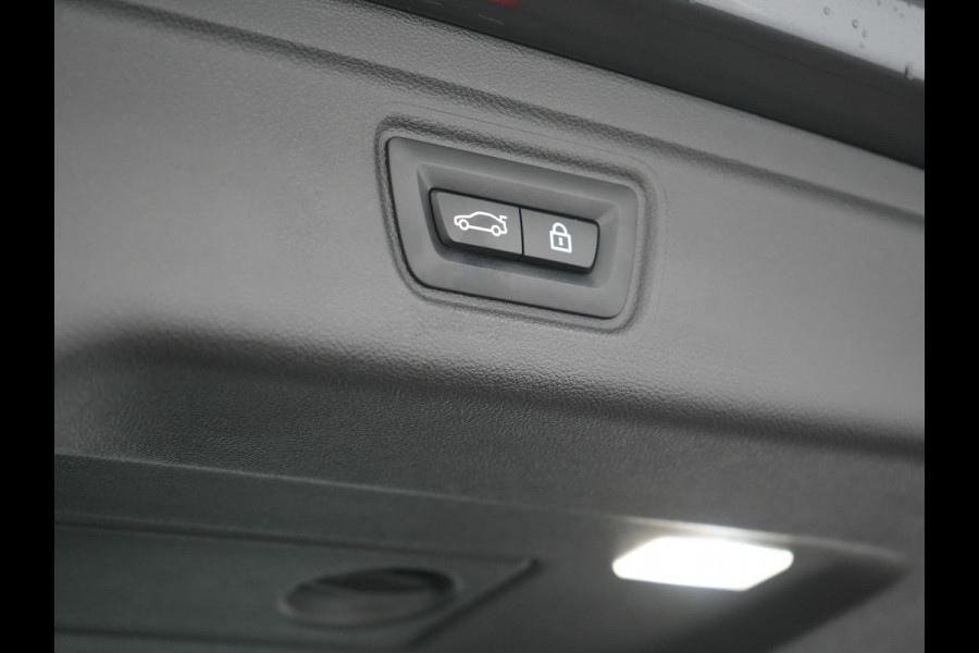 BMW 3 Serie Touring 320e M Sport Plug In Hybrid 204pk Dealer O.H. PHEV | Trekhaak Af Fabriek | Panodak | Camera | Adaptief Onderstel | 19"L.M | Alcantara Sportstoelen Memory & Verwarmd | Sfeerverlichting | Apple Carplay | Keyless | Navigatie | DAB |
